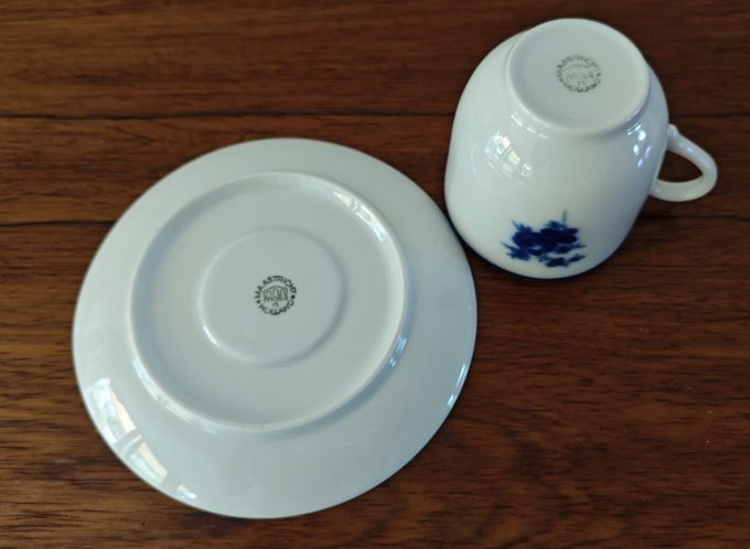 Mosa Maastricht Holland. Koffie Kop en Schotel. Blauw Bloemmotief. Per set van 3. - Afbeelding 3