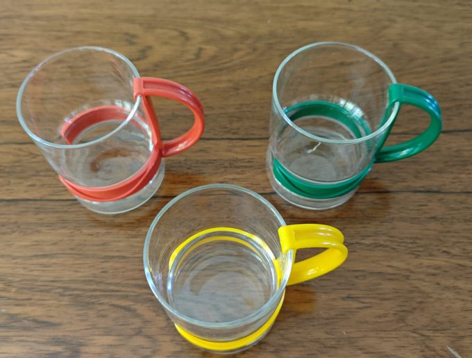 Theeglazen met kunststof handvat. Rood Geel Groen. Per set van 3 - Afbeelding 3