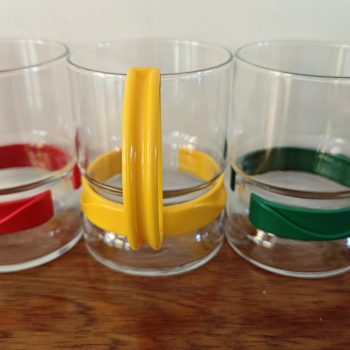 Theeglazen met kunststof handvat. Rood Geel Groen. Per set van 3