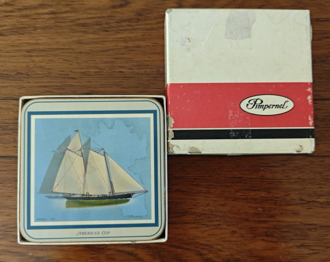 Pimpernel  Coasters.  America's Cup. Afbeelding Zeilschepen. 6 in doosje.