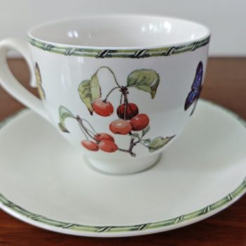 JBS Home Collection. Design Janneke Brinkman-Salentijn.  Koffie en of Theekop en schotel .Fruit & Flowers. Met bloem- en fruitmotief. Per set van 4 .