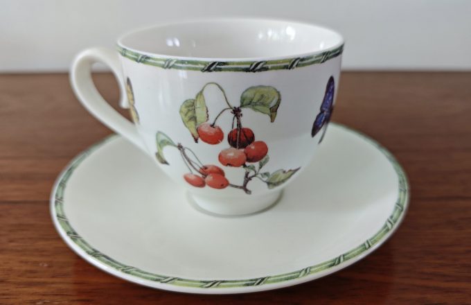 JBS Home Collection. Design Janneke Brinkman-Salentijn.  Koffie en of Theekop en schotel .Fruit & Flowers. Met bloem- en fruitmotief. Per set van 4 .