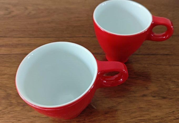 Simon Lévelt. Koffie Kop Rood Wit.  Voor Lungo of Latte. Per set van 2.