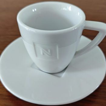 Nespresso. Espresso /  Ristretto kop en schotel wit.  Per set van .