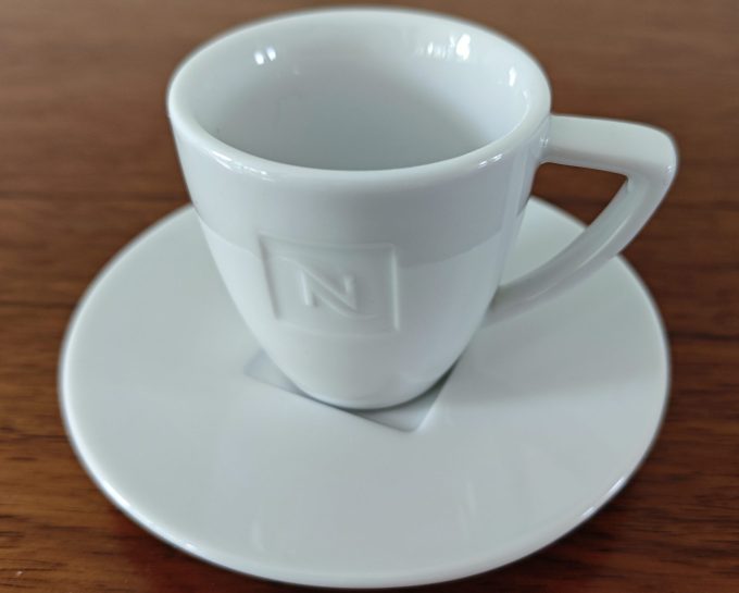 Nespresso. Espresso /  Ristretto kop en schotel wit.  Per set van .