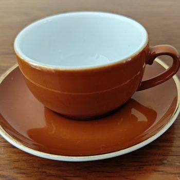 Mitterteich Bavaria Germany.  Espresso Koffie kop en schotel.  Bruin met Gouden rand.