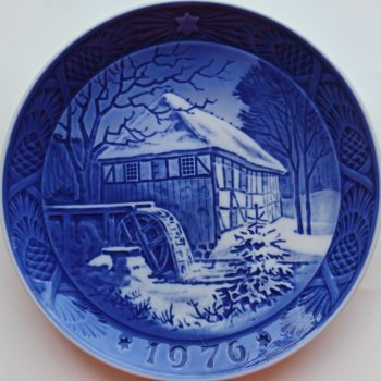 Royal Copenhagen. Wandbord Blauw.  1976. Titel "Vibaek Watermolen".