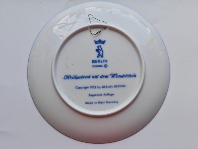 Berlin Design.  (Genuine Blue China). Wandbord Blauw. Weihnachten 1973  Titel "Heiligabend auf dem Wendelstein". - Afbeelding 2