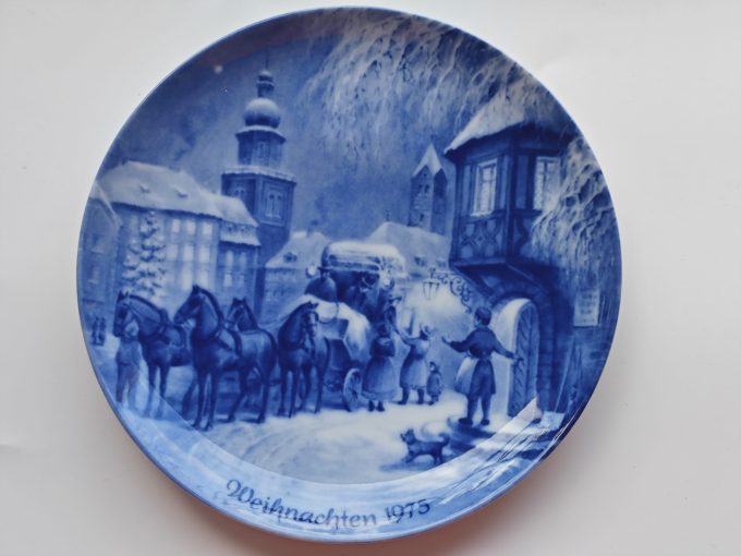 Berlin Design.  (Genuine Blue China). Wandbord Blauw. Weihnachten 1975  Titel "Weihnachten in Dortmund".
