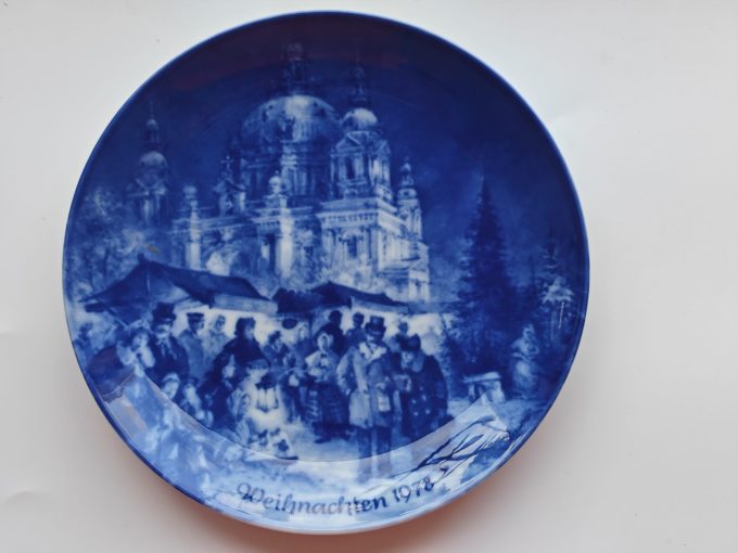 Berlin Design.  (Genuine Blue China). Wandbord Blauw. Weihnachten 1978  Titel "Weihnachten am Berliner Dom".