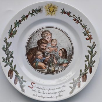 Royal Copenhagen. Bord. Motief nr. 6.  Kerstbord. Titel "Peter's Kerstmis".