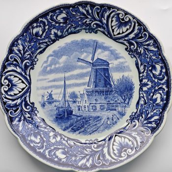 Royal Sfinx. / P. Regout. Maastricht. Made in Holland.  Wandbord Delfts.  Molen en Schepen.