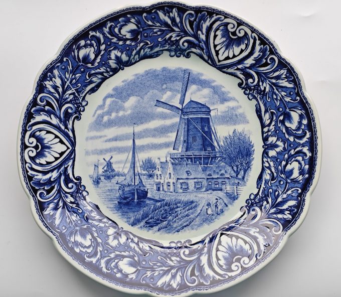 Royal Sfinx. / P. Regout. Maastricht. Made in Holland.  Wandbord Delfts.  Molen en Schepen.