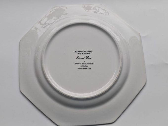 Johnson Brothers. Made in England. Design Eternal Beau. Dinerbord  25.5 cm x 2 cm. . Per stuk - Afbeelding 2
