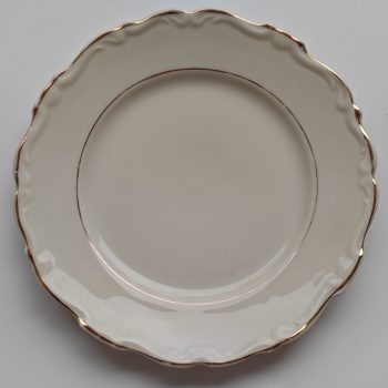 KP Karlskrona Porslinsfabrik. Made in Sweden. Gebaksbordjes. Crème Wit met golfrand goud. Per set van  6