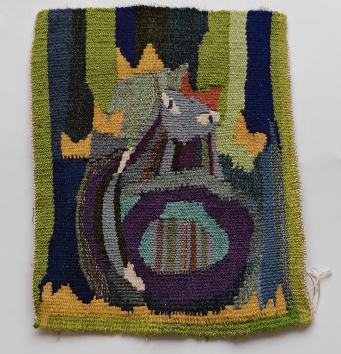 Huisvlijt uit Scandinavië.  Wandkleedje Zweden.  Maat 17 x 23 cm.  Geweven Dierfiguur.