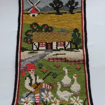 Huisvlijt uit Scandinavië.  Wandkleedje Zweden.  Maat 17 x 23 cm . Ganzenhoeder.