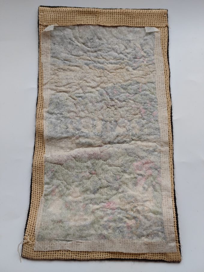 Huisvlijt uit Scandinavië.  Wandkleedje Zweden.  Maat 17 x 23 cm . Ganzenhoeder. - Afbeelding 2