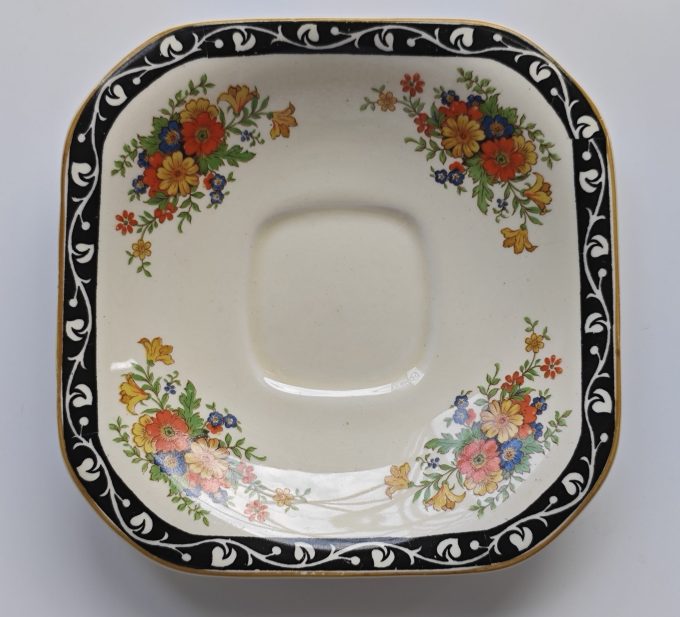 Wood's Ivory Ware. England.  Thee Kop en Schotel met Gebaksbordje. Rijk bewerkt. Per set. - Afbeelding 3