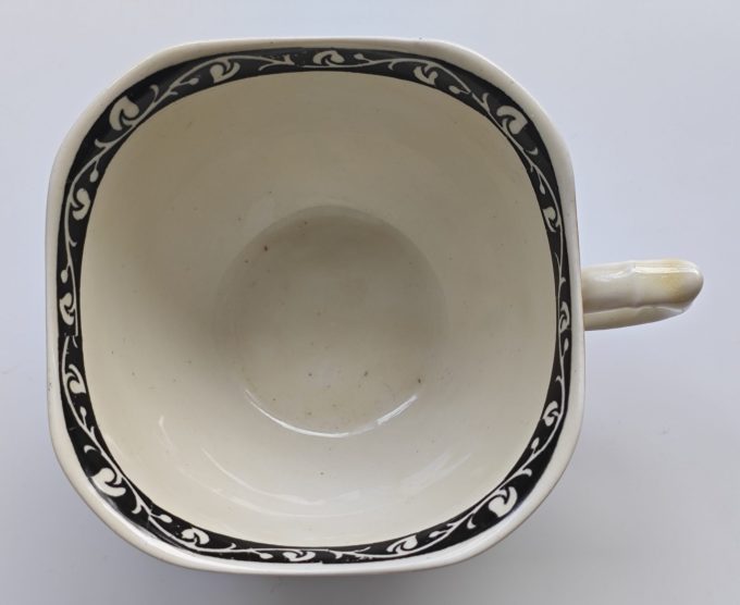 Wood's Ivory Ware. England.  Thee Kop en Schotel met Gebaksbordje. Rijk bewerkt. Per set. - Afbeelding 5