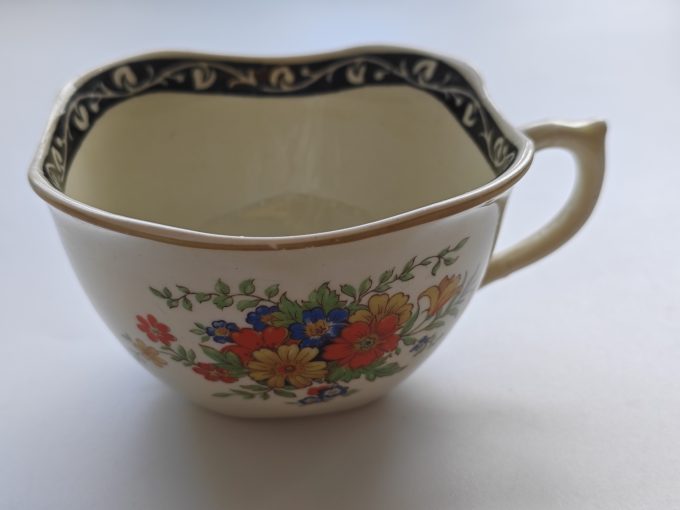 Wood's Ivory Ware. England.  Thee Kop en Schotel met Gebaksbordje. Rijk bewerkt. Per set. - Afbeelding 4