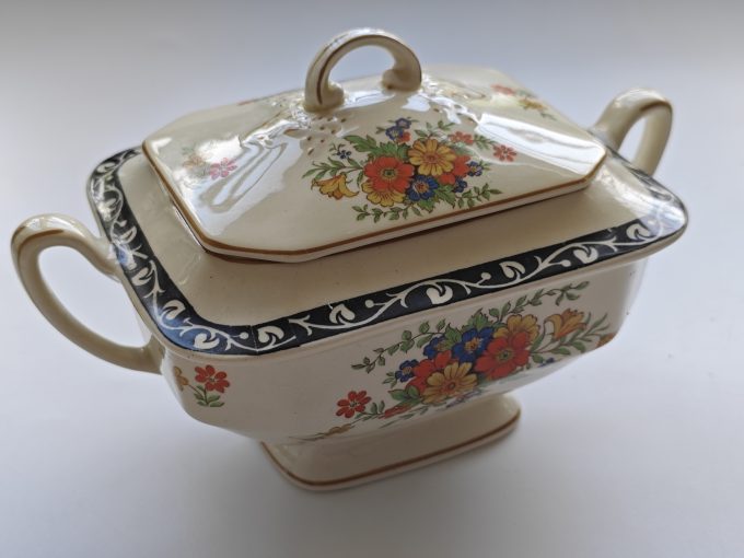 Wood's Ivory Ware. England. Suikerpot . Rijk bewerkt