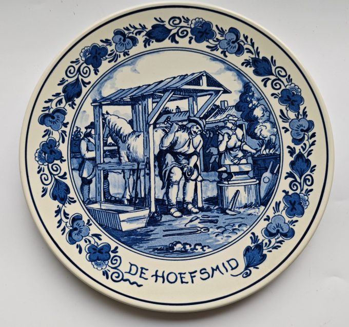 Royal Goedewaagen,  "Blue Delft". Handwork Holland.  Wandbord Beroepen. De Hoefsmid.