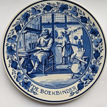 Royal Goedewaagen,  "Blue Delft". Handwork Holland.  Wandbord Beroepen. De Boekbinder.