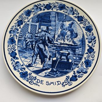 Royal Goedewaagen,  "Blue Delft". Handwork Holland.  Wandbord Beroepen. De Smid.