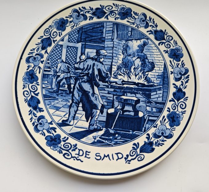 Royal Goedewaagen,  "Blue Delft". Handwork Holland.  Wandbord Beroepen. De Smid.