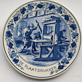 Royal Goedewaagen,  "Blue Delft". Handwork Holland.  Wandbord Beroepen. De Plaatdrukker.
