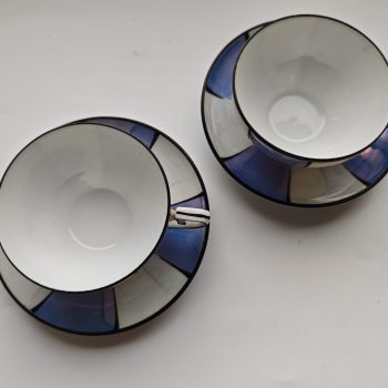 MZ Altrohleu CMR,  Czechoslovakia. Bone China. Art Deco Koffie Kop en Schotel. Per set van 2