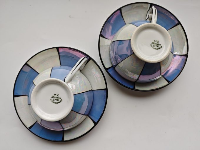 MZ Altrohleu CMR,  Czechoslovakia. Bone China. Art Deco Koffie Kop en Schotel. Per set van 2 - Afbeelding 3