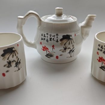 Chinees Theepotje + 2 theekommetjes. Afbeelding Lotusbloem. Set van 3.