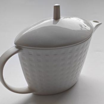 C & S. Chef & Sommelier. Made in France. Design Maxima. Sauskom wit met  blok relief.