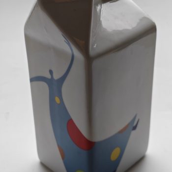 Artihove Art. Keramische Schenkkan  / Vaas . Vorm Melkpak. Goede Morgen Tekst.