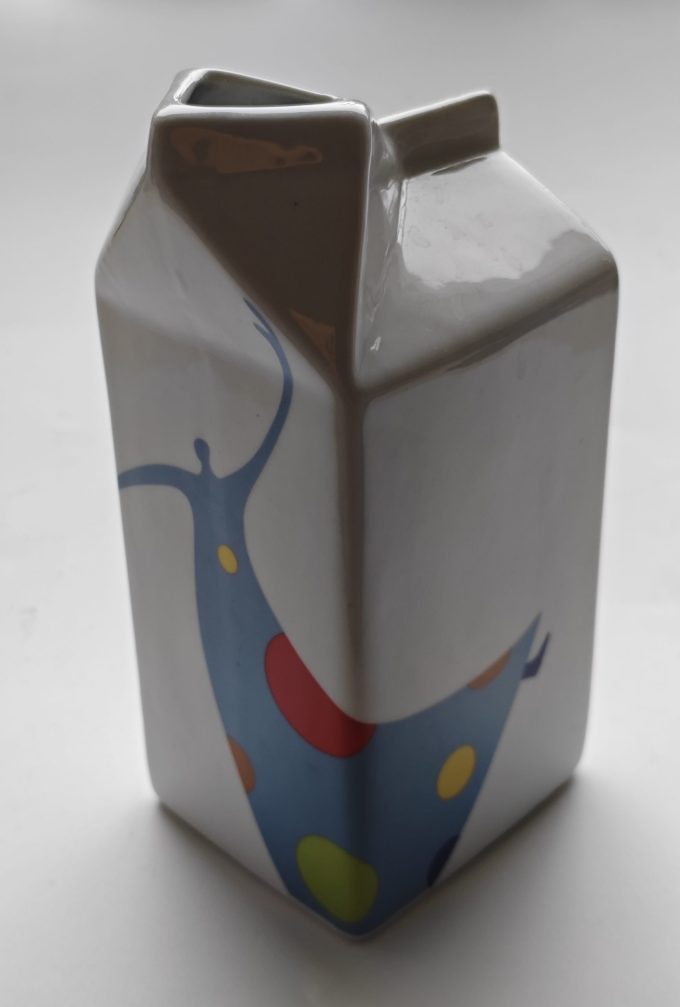 Artihove Art. Keramische Schenkkan  / Vaas . Vorm Melkpak. Goede Morgen Tekst.
