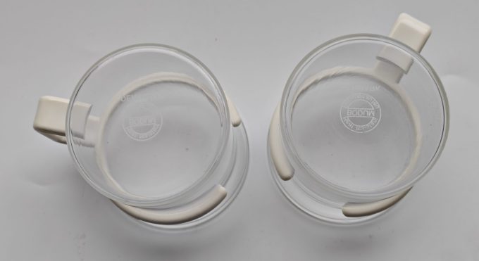 Bodum. Made in Denmark. Theeglazen met Wit kunststof handvat. Per set van 2. - Afbeelding 2