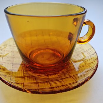 Vereco. France. Koffie kop en schotel .  Bruin transparant. Persglas. Per set van 6 .
