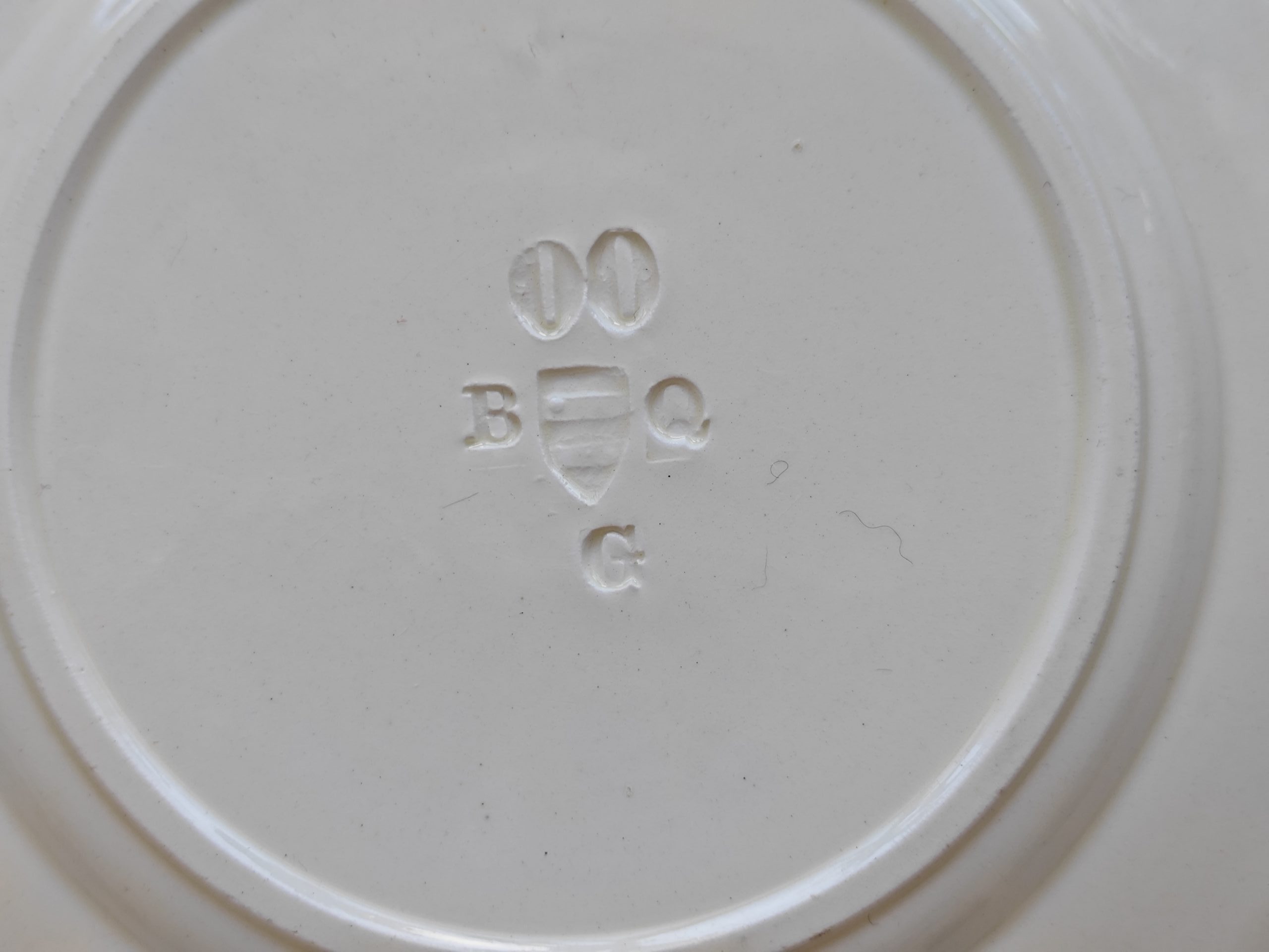 B & G . Denemarken. Gebaksbordjes. Wit met golfrand. Per set van 5 3 B & G . Denemarken. Gebaksbordjes. Wit met golfrand. Per set van 5 - Afbeelding 3