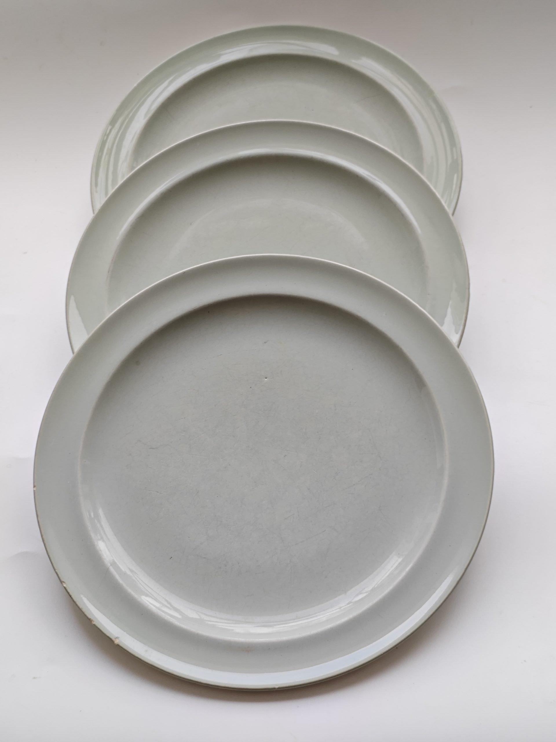 Vintage Royal Goedewaagen. Gouda. Made in Holland. Bord Plat. Crème Groen. Per set van 3. 3 Vintage Royal Goedewaagen. Gouda. Made in Holland. Bord Plat. Crème Groen. Per set van 3. - Afbeelding 3