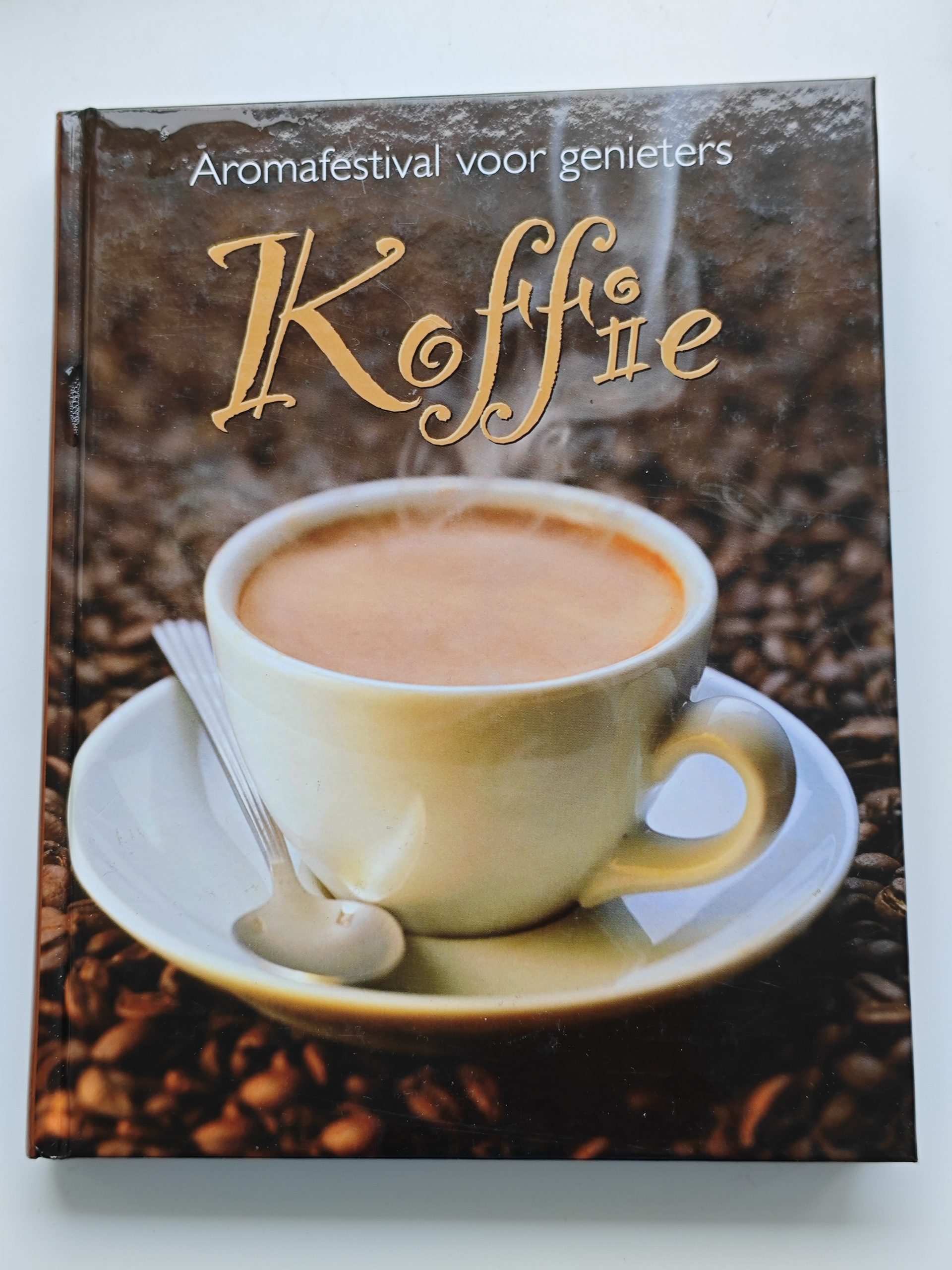 Stijlvolle set: 3 kopjes met schotels & koffietafelboek â Union Pacific Tableware 6 Stijlvolle set: 3 kopjes met schotels & koffietafelboek â Union Pacific Tableware - Afbeelding 6