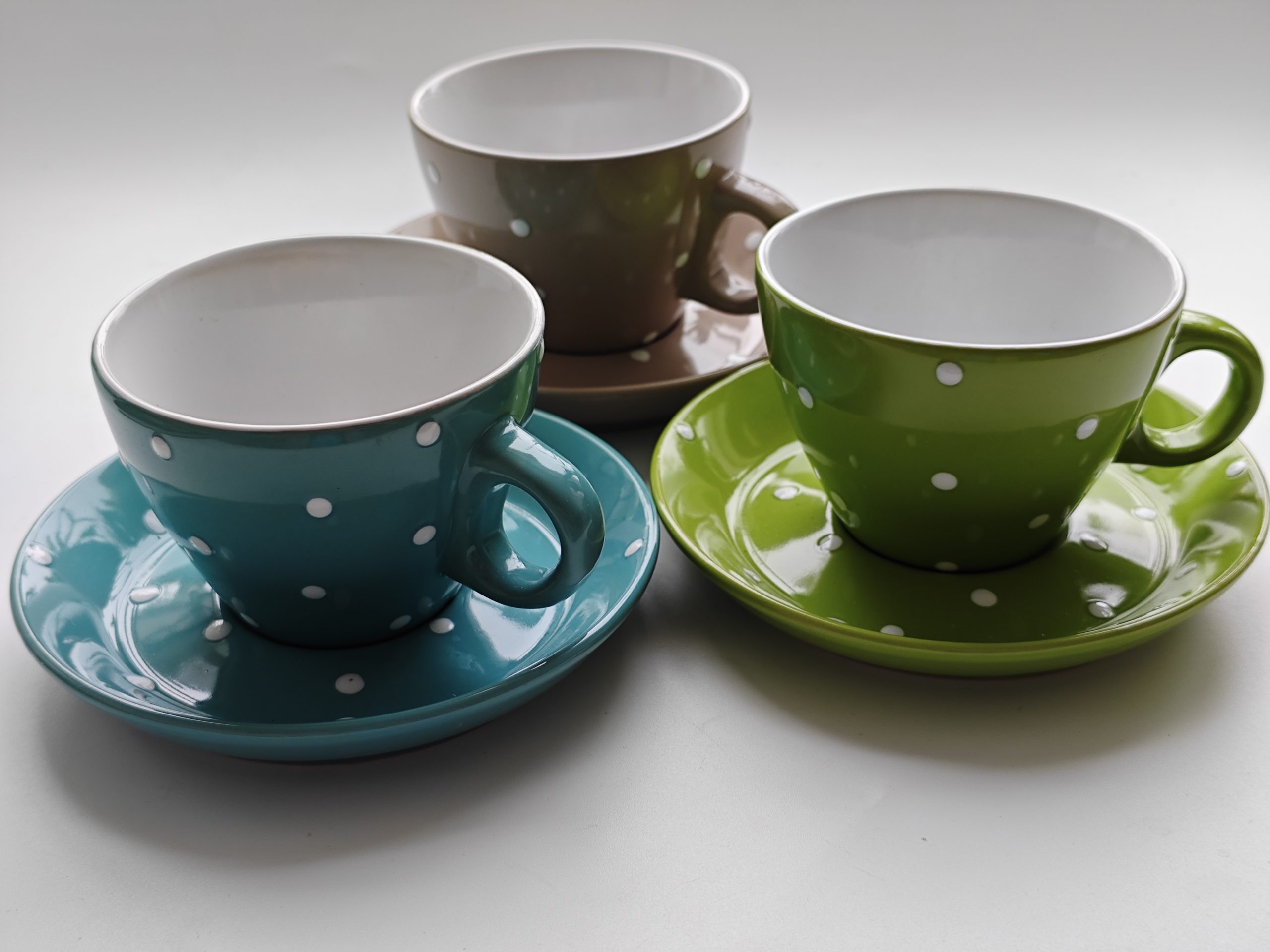 Stijlvolle set: 3 kopjes met schotels & koffietafelboek â Union Pacific Tableware 2 Stijlvolle set: 3 kopjes met schotels & koffietafelboek â Union Pacific Tableware - Afbeelding 2