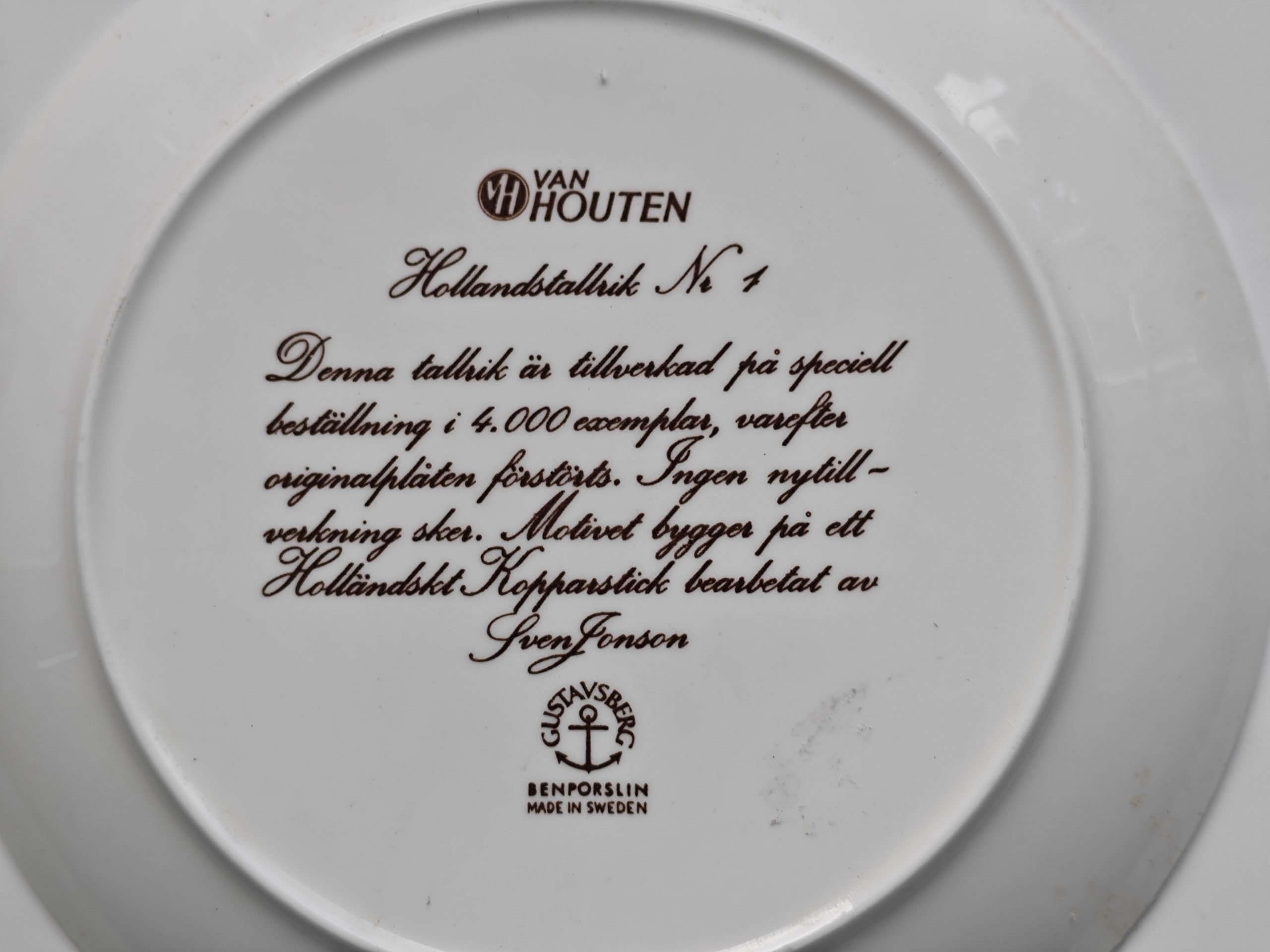 Gustavsberg Benporslin Hollandstallrik No. 1 ‘Van Houten’ – Sven Jonson – 21,5 cm 2 Gustavsberg Benporslin Hollandstallrik No. 1 ‘Van Houten’ – Sven Jonson – 21,5 cm - Afbeelding 2