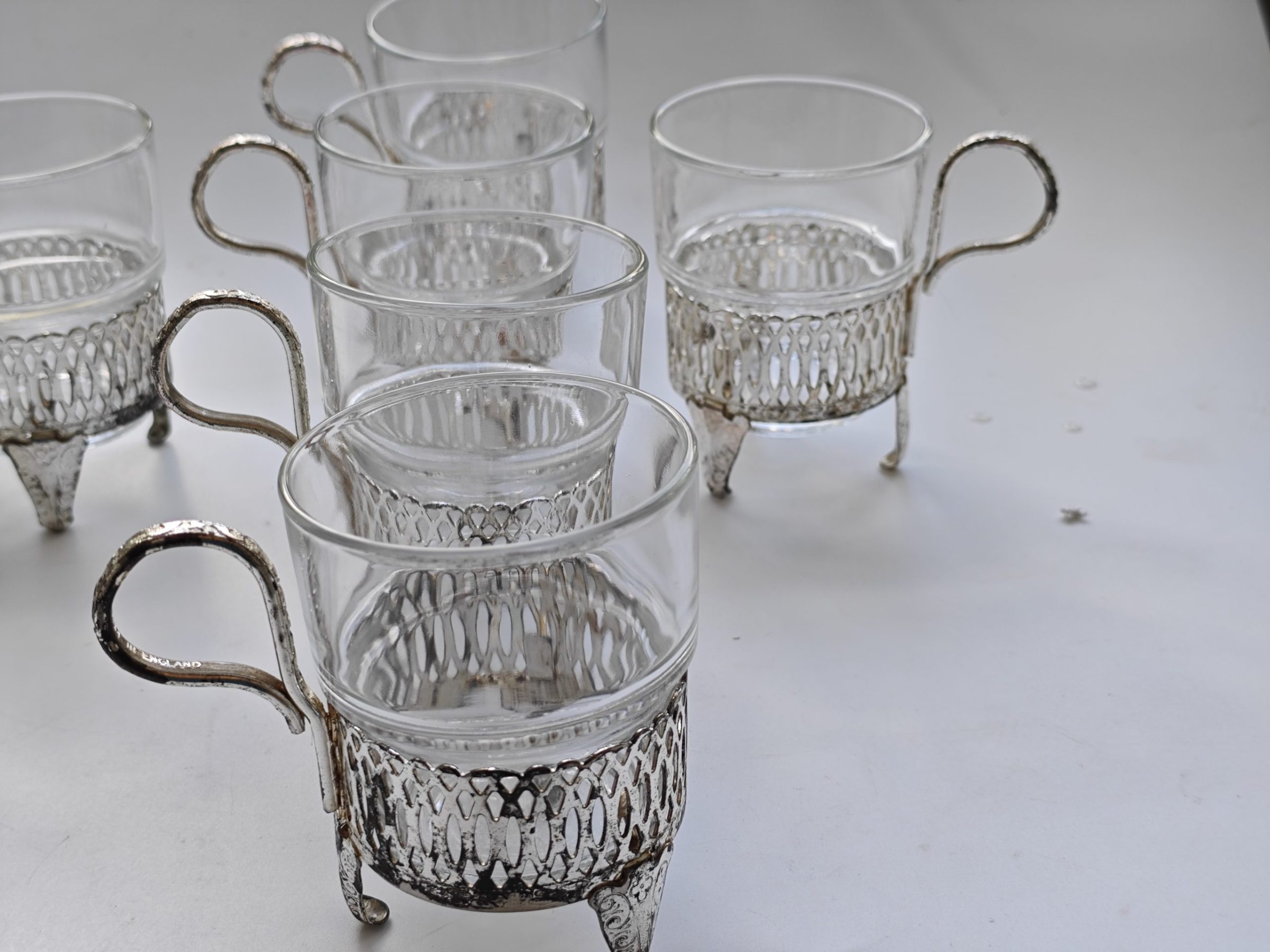 Vereco glazen mokken met verzilverde houder – set van 6 1 Vereco glazen mokken met verzilverde houder – set van 6