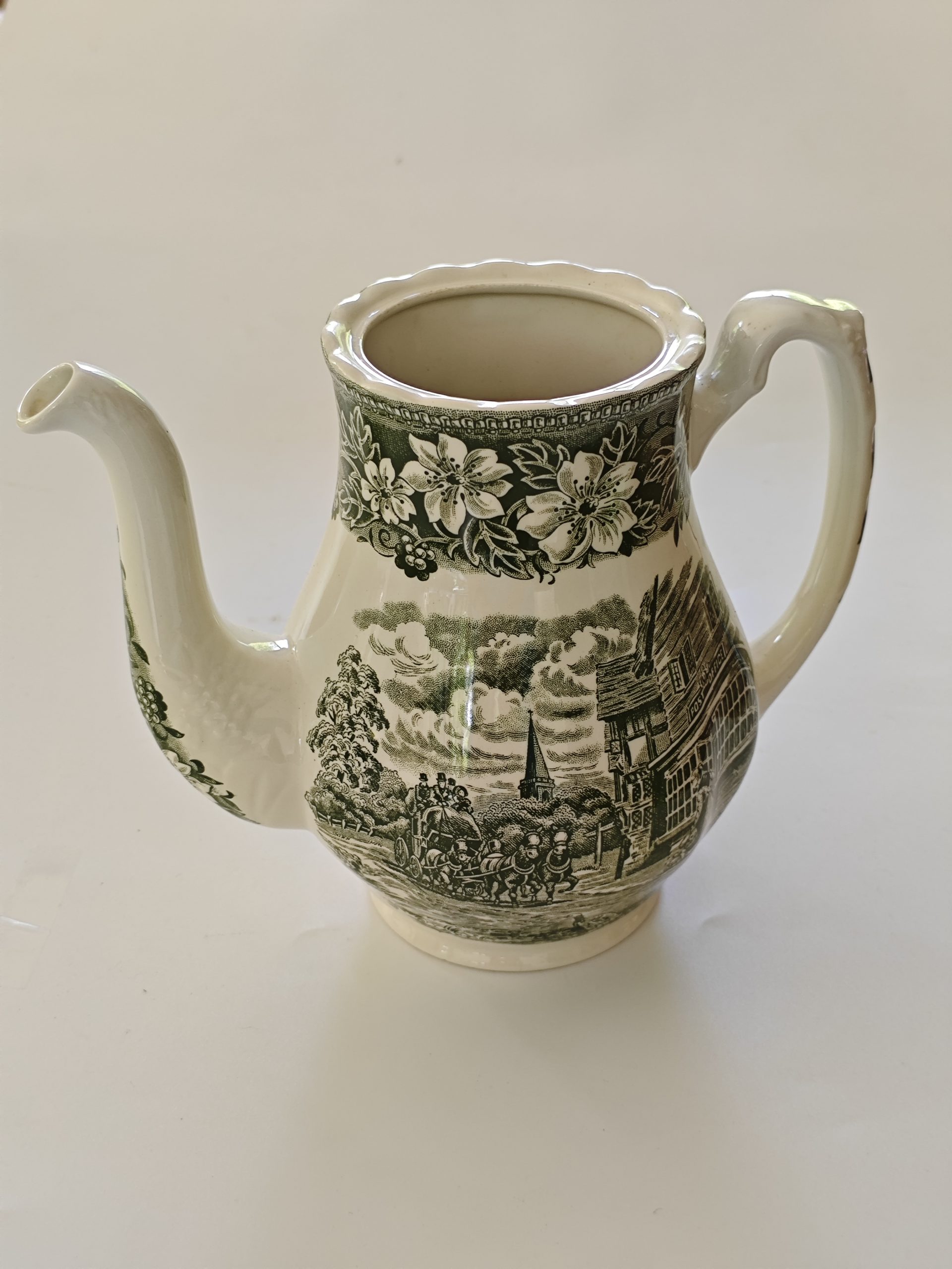 Royal Tudor Ware Coaching Taverns. Koffiepot met Deksel. Groen 6 Royal Tudor Ware Coaching Taverns. Koffiepot met Deksel. Groen - Afbeelding 6