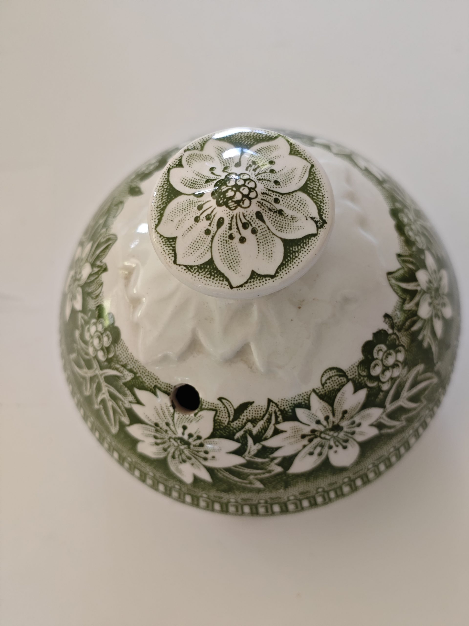 Royal Tudor Ware Coaching Taverns. Koffiepot met deksel – Groen 2 Royal Tudor Ware Coaching Taverns. Koffiepot met deksel – Groen - Afbeelding 2